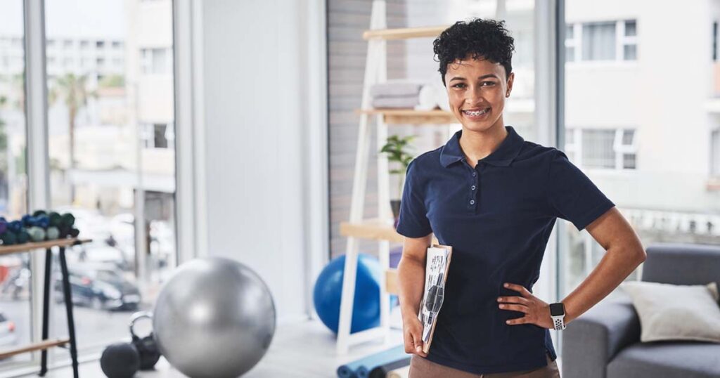 Woman getting help with roator cuff pain with Kintsugi