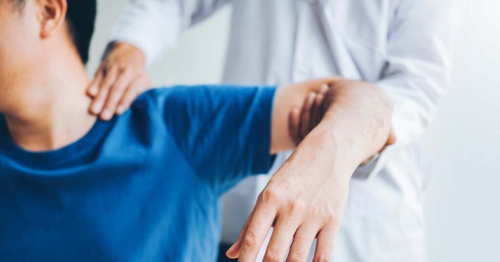 Man getting help in recovering from rotator cuff tendonitis